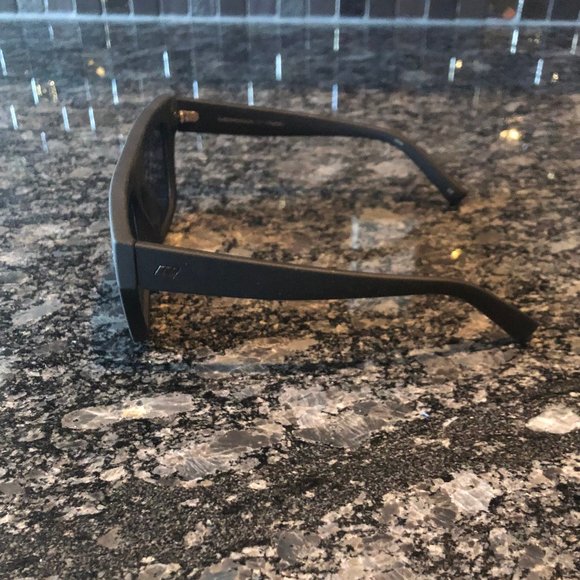 Le Specs "Bowie" Matte Grey Sunglasses - Picture 4 of 7